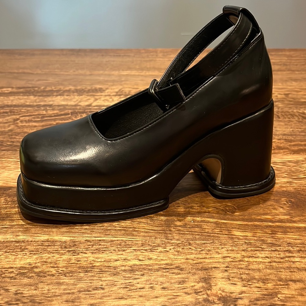 Black Shop-Peche Tezza Mary Jane heels in size 5.5